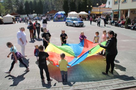 Zabawy dla dzieci na rynku 1 maja